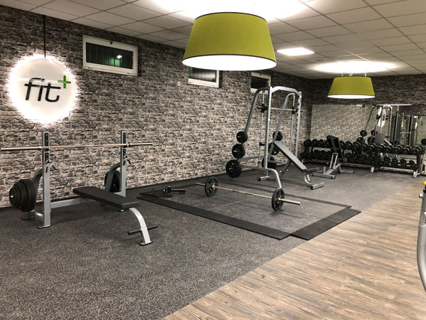 fitplus_Fitnessstudio Kuehbach Krafttraining_1