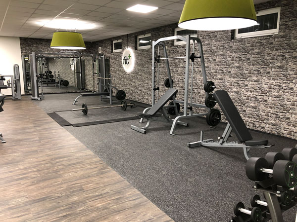 fitplus_Fitnessstudio Kuehbach Krafttraining_2