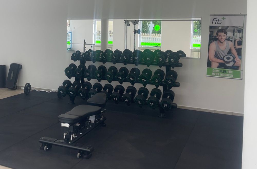 fitplus_Kuehbach_Hantelbereich